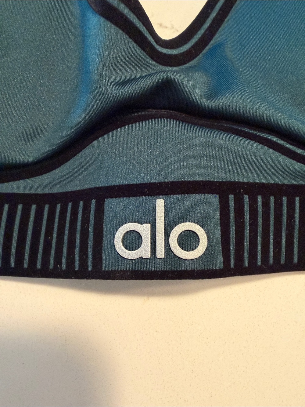 ALO Yoga Airlift Line Up Bra- Size XS - Picture 2 of 7